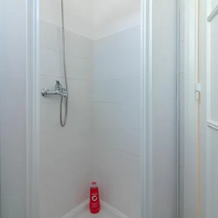 4 Bedrooms With City View And Wifi At